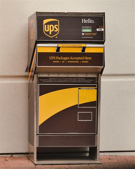 ups store drop off hours